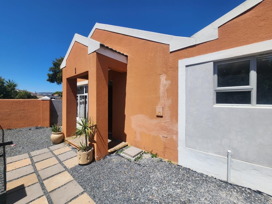 To Let 3 Bedroom Property for Rent in Bothasig Western Cape